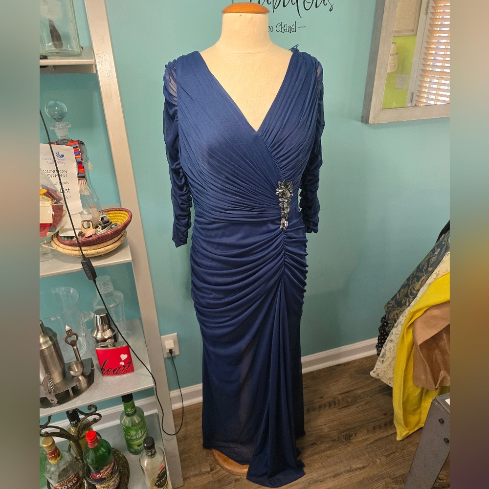Elegant Adrianna Papell Ruched Evening Dress